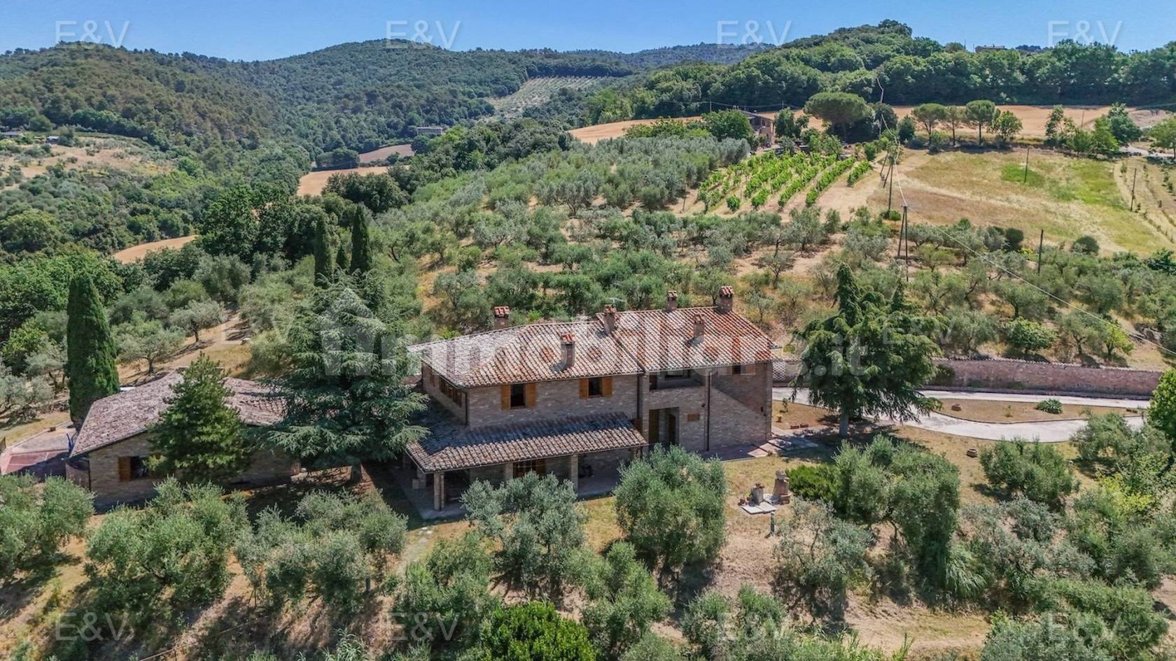 Rustico - Casale in vendita a Deruta