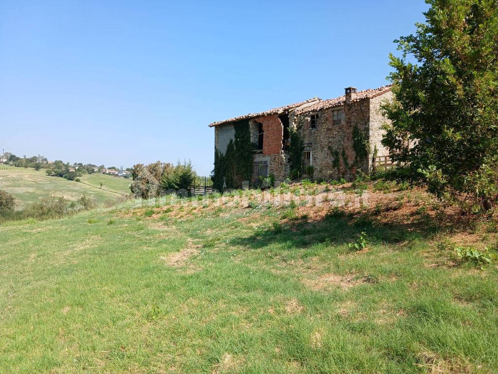 Rystigo Vendita Rustico in Strada Rezzanello Gazzola. Da ristrutturare, 160 m² ...