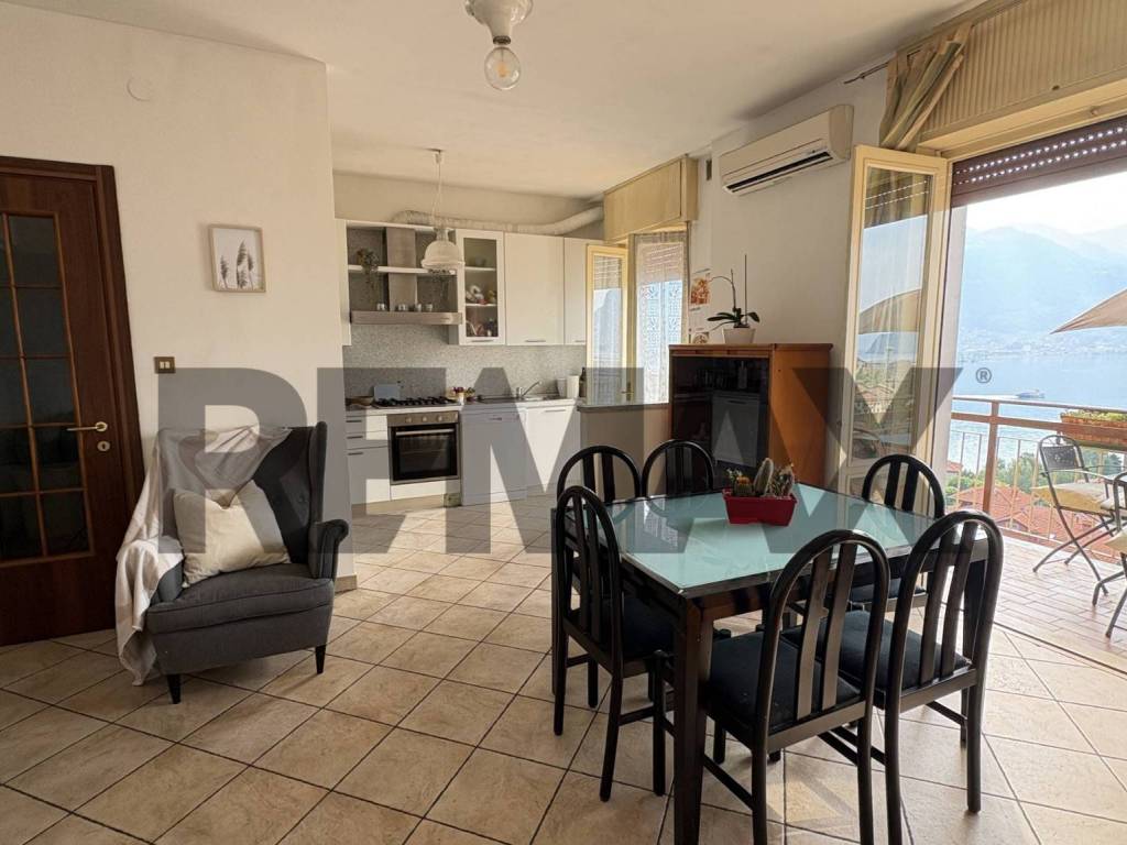 Vendita Appartamento Lovere. Buono stato, quinto piano, posto auto, con ...