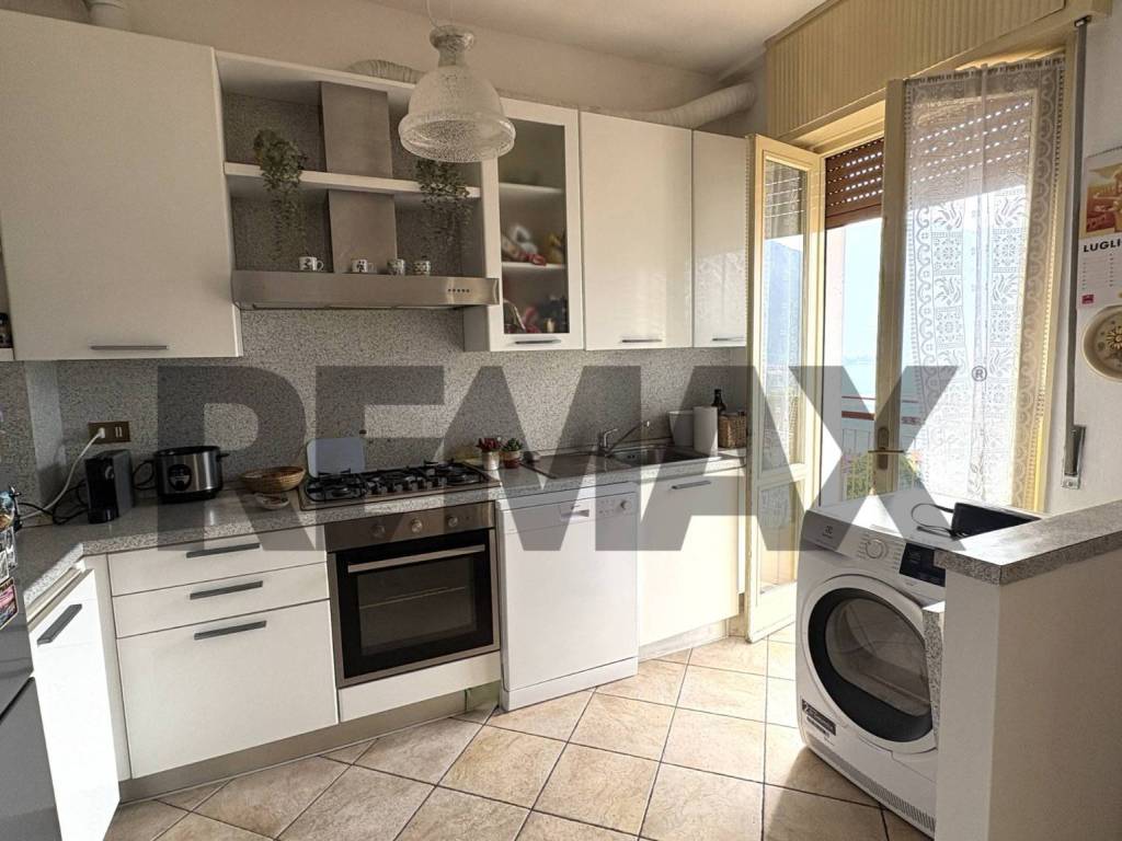 Vendita Appartamento Lovere. Buono stato, quinto piano, posto auto, con ...