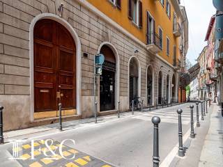 Quadrilocale ottimo stato, secondo piano, Borgogna - Largo Augusto, Milano