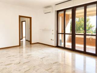 Trilocale via Vergiate 3, Gallaratese, Milano