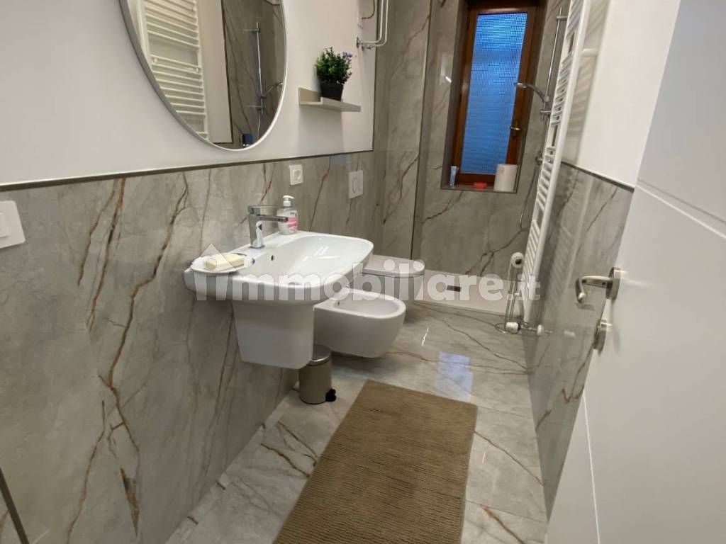 Posto letto in doppia in Nizza Millefonti, foto 4 di 5