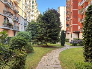 Trilocale via Francesco Caracciolo 26, Cenisio, Milano