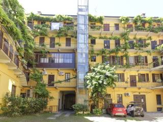 Bilocale via Vigevano 10, Navigli - Darsena, Milano
