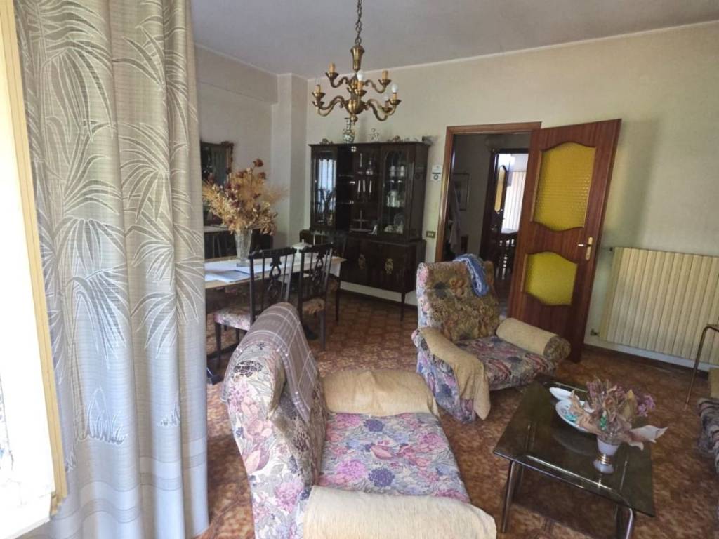 Продажа Квартира Ceccano. Четырехкомнатная квартира : via Gaeta 298 ...