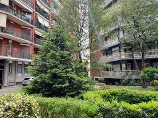 Trilocale via Lorenteggio 51, Giambellino, Milano