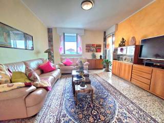 Quadrilocale via Viterbo 29, Bisceglie, Milano