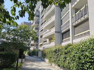 Trilocale via Luigi Mengoni 9, Bisceglie, Milano