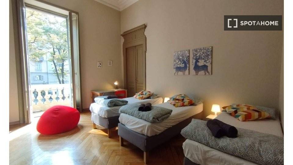 6 stanze singole in Centro, foto 3 di 18