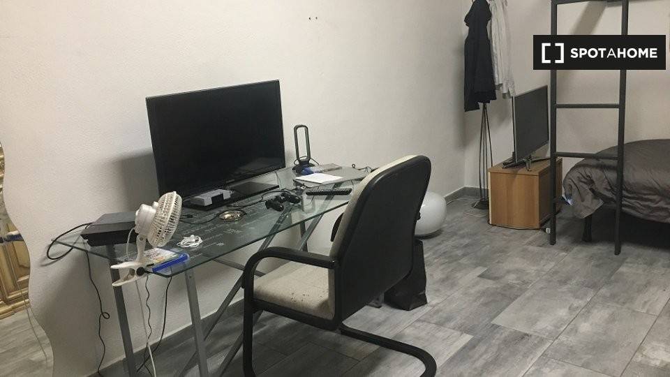 Stanza singola in Centro, foto 6 di 8