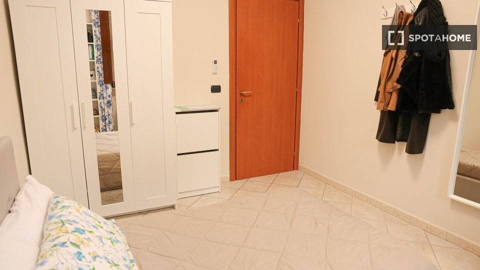 Stanza singola in Barriera di Milano