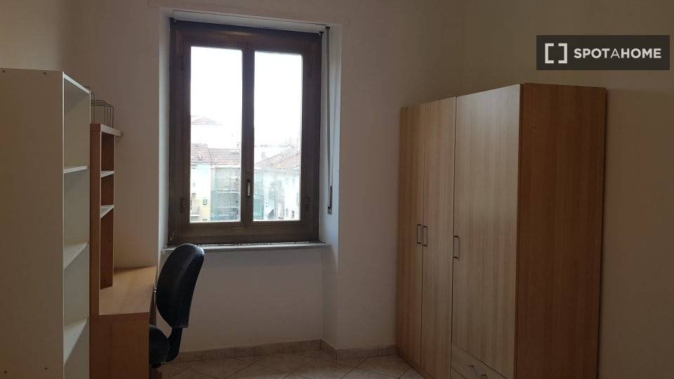 Stanza singola in Pozzo Strada