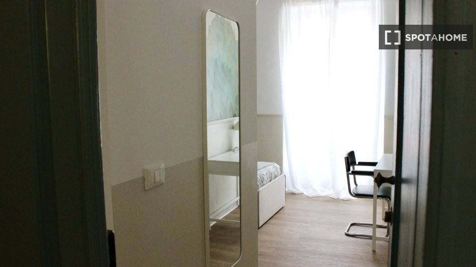 Stanza singola in Barriera di Milano
