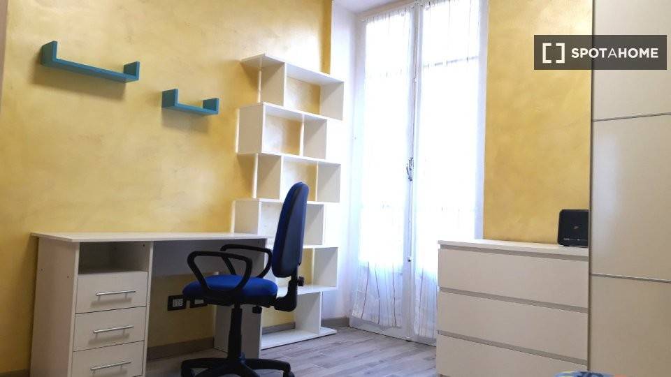 Stanza singola in Barriera di Milano