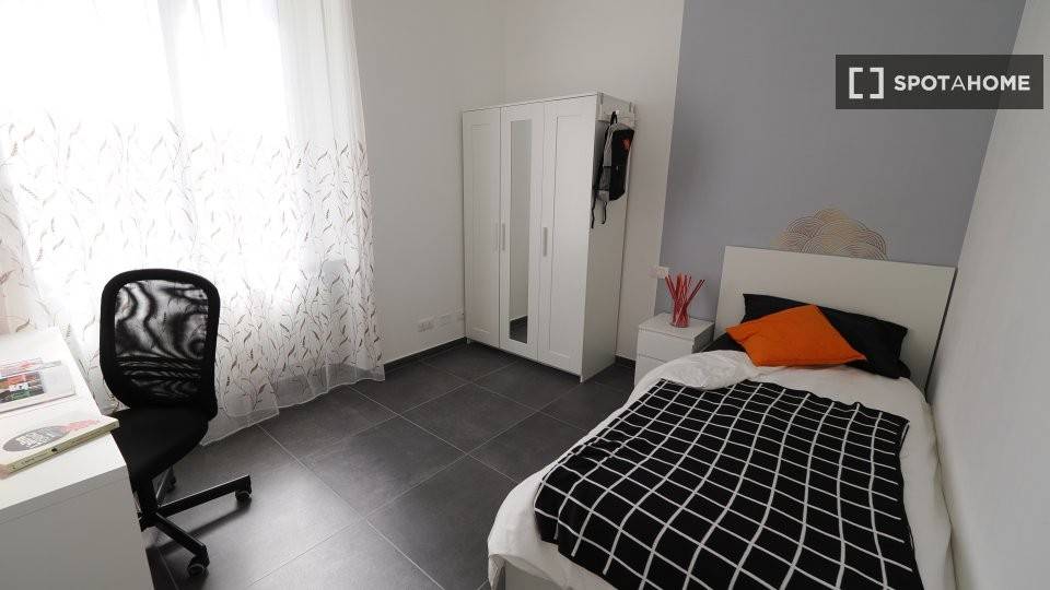 7 stanze singole in Cenisia, foto 2 di 18