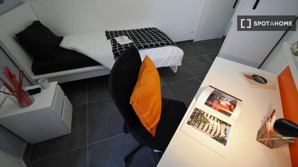 7 stanze singole in Cenisia, foto 2 di 18
