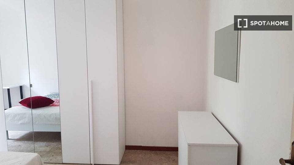 Stanza singola in San Salvario, foto 4 di 14