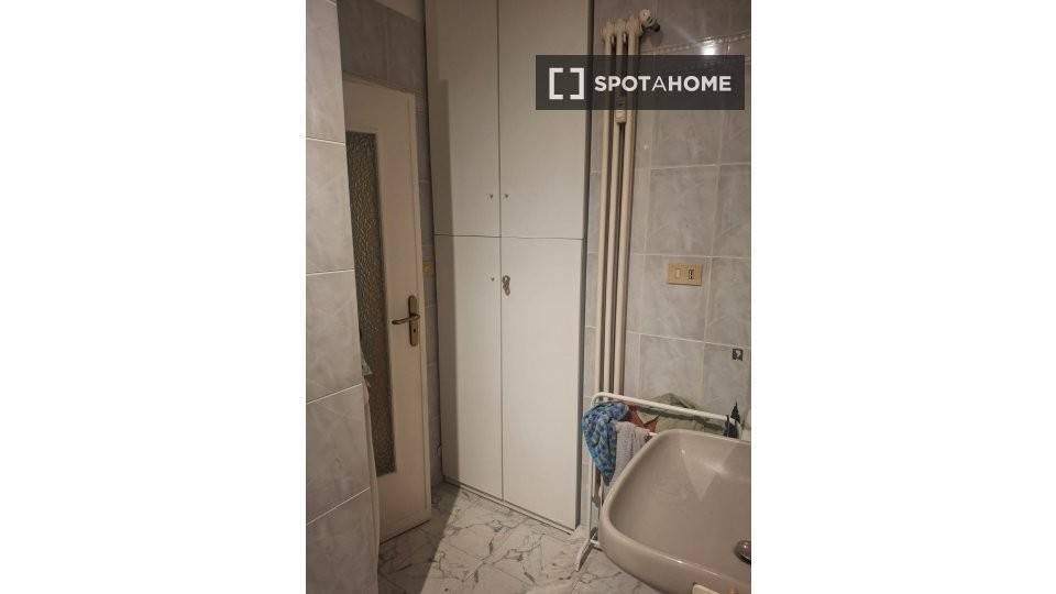 Stanza singola in San Salvario, foto 10 di 10
