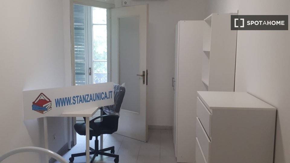 Stanza singola in San Salvario, foto 2 di 18
