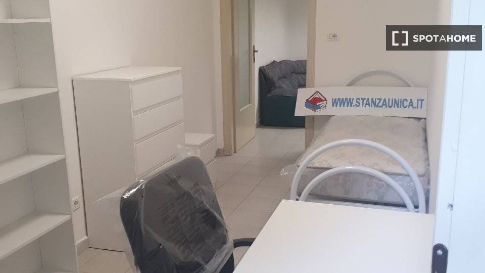 Stanza singola in San Salvario, foto 6 di 18