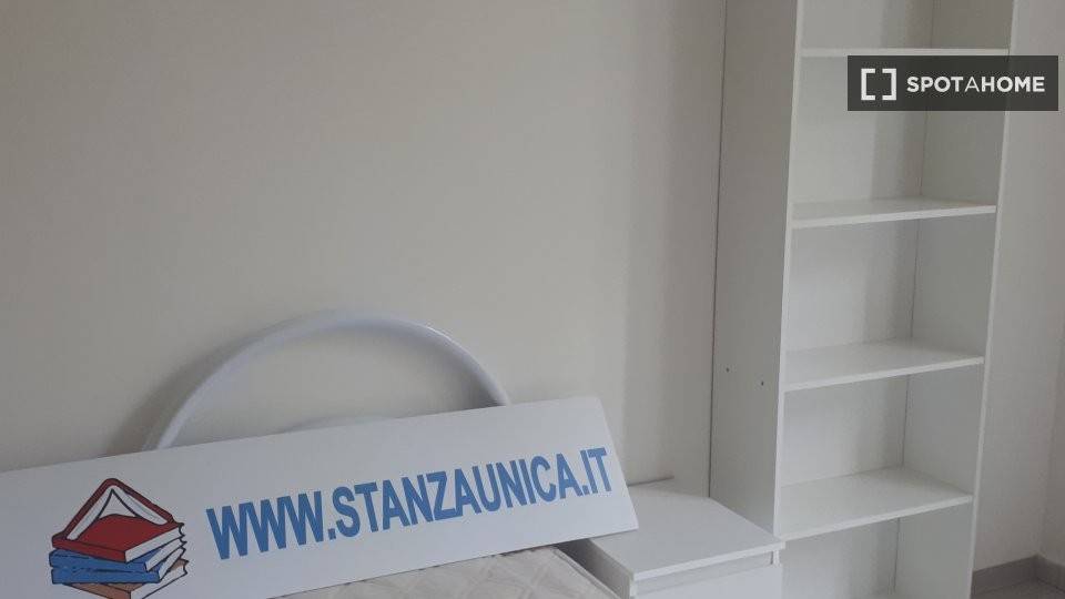 Stanza singola in San Salvario, foto 3 di 18