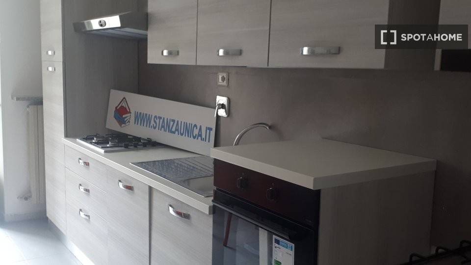 Stanza singola in San Salvario, foto 6 di 18