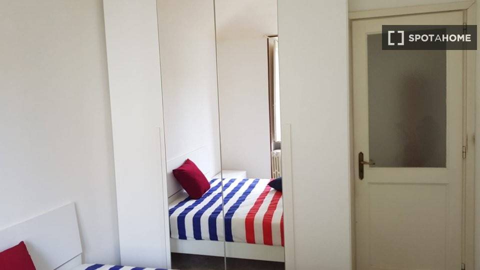 Stanza singola in San Salvario, foto 2 di 15