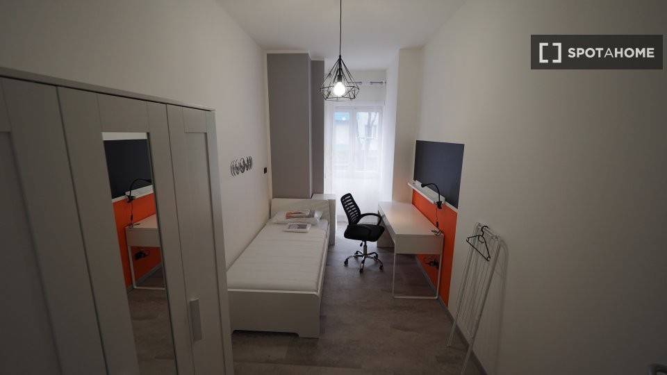 Stanza singola in San Salvario, foto 4 di 18