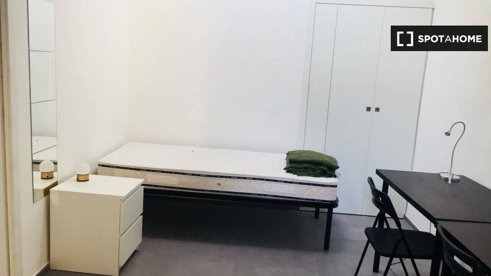 Stanza singola in San Salvario, foto 6 di 10