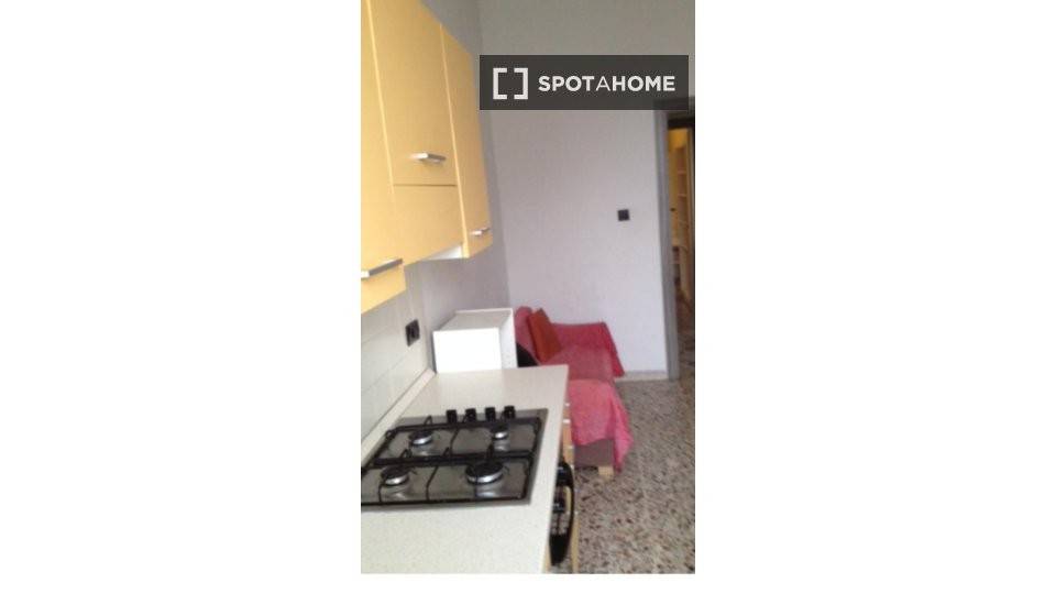 Posto letto in doppia in Nizza Millefonti, foto 3 di 6