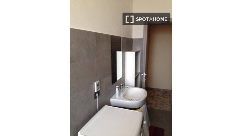 Posto letto in doppia in Nizza Millefonti, foto 4 di 6