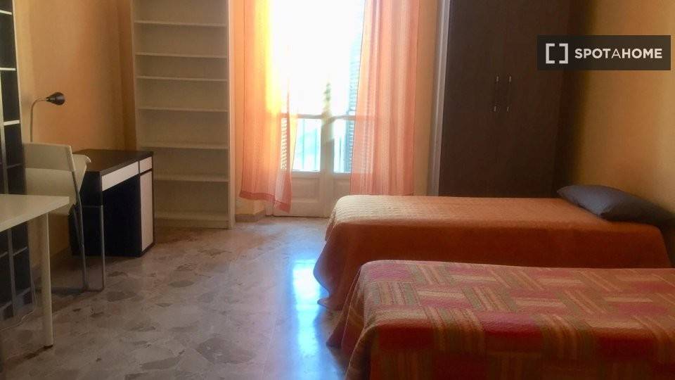 Posto letto in doppia in Nizza Millefonti, foto 5 di 6