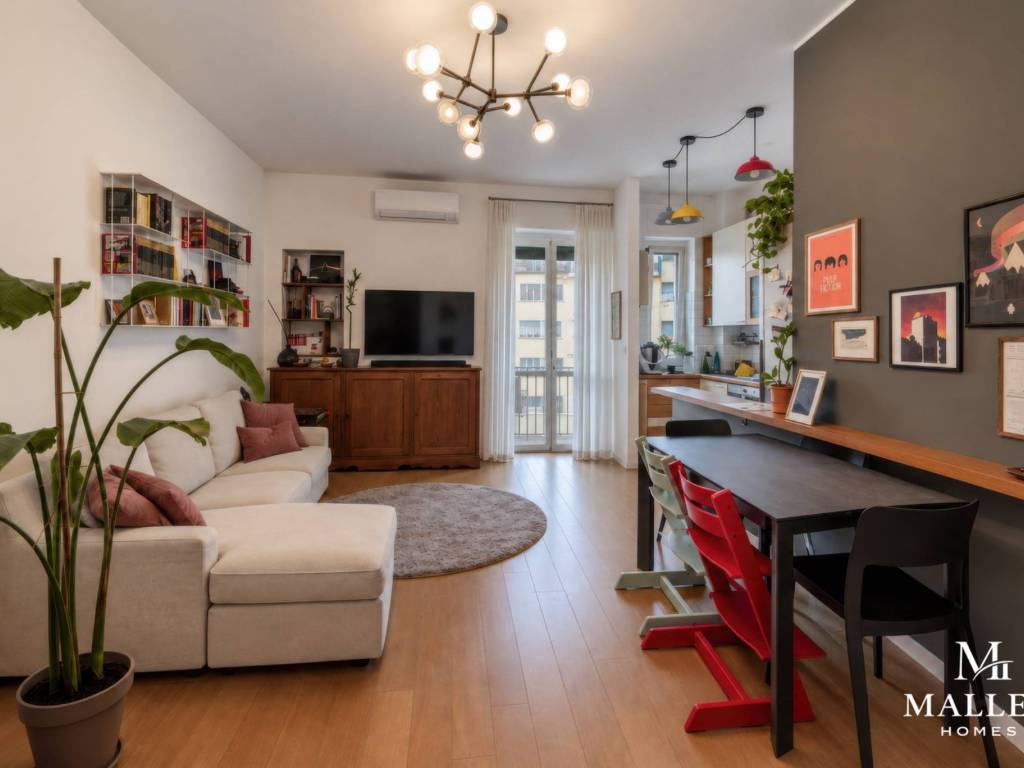 Soggiorno con cucina a vista in Via Sofonisba Anguissola 25/3, Milano