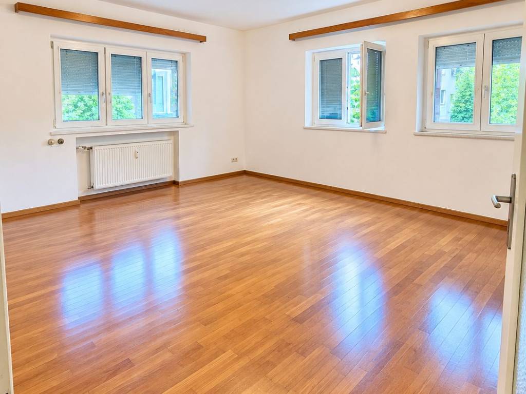 Rent Apartment Bolzano. 2-room flat in via San Maurizio. Good condition ...