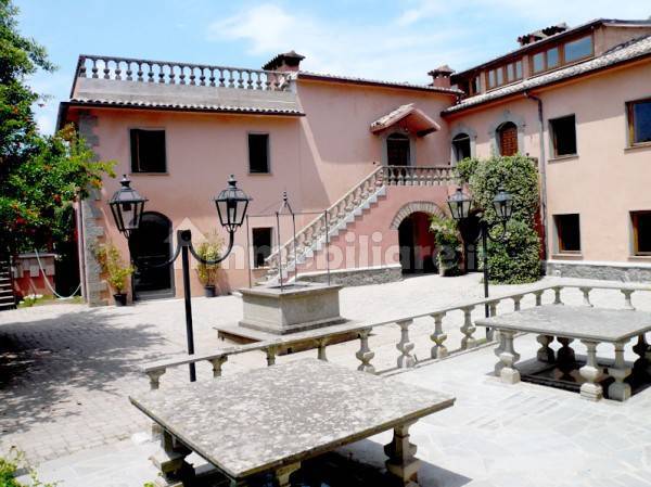 Palazzo - Edificio in vendita a Roma