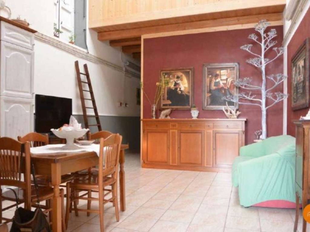 Loft ristrutturato (03)