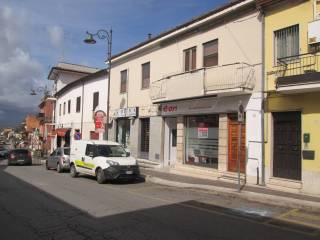 fronte strada