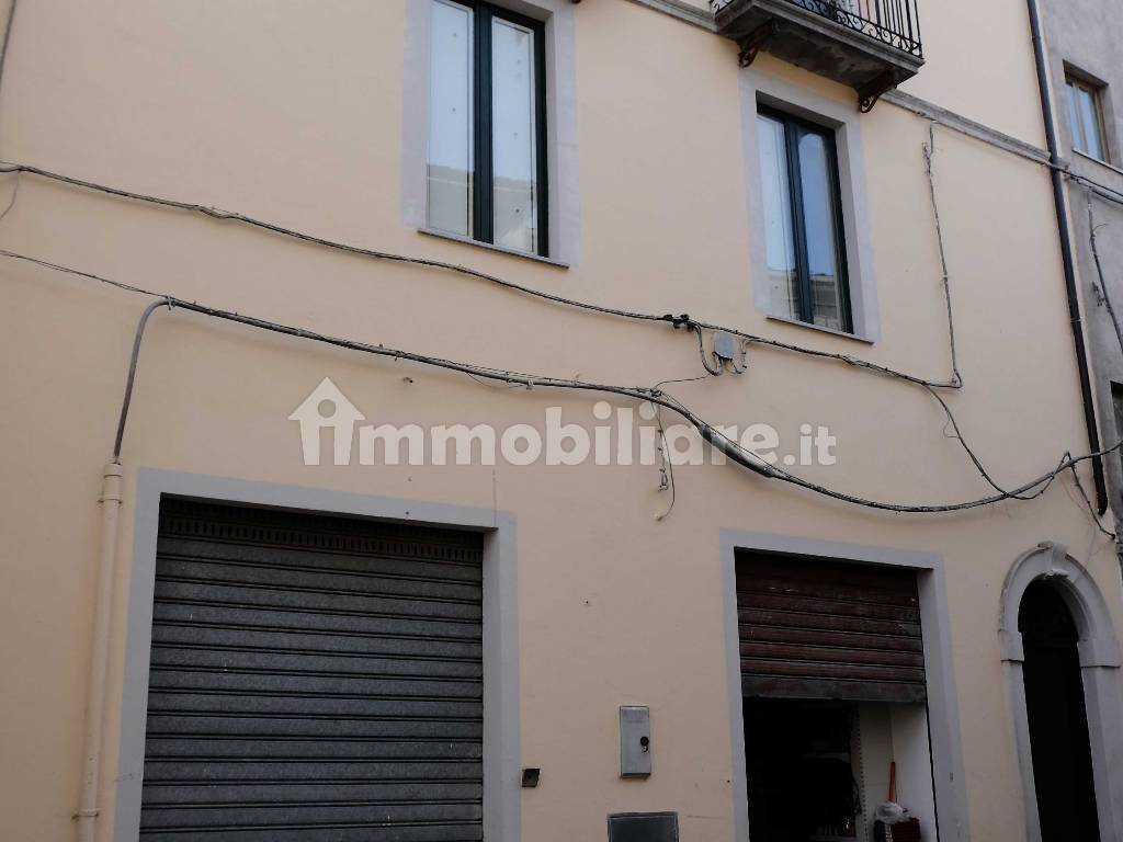 Vendita Appartamento Laino Trilocale in piazza Navarro. Buono