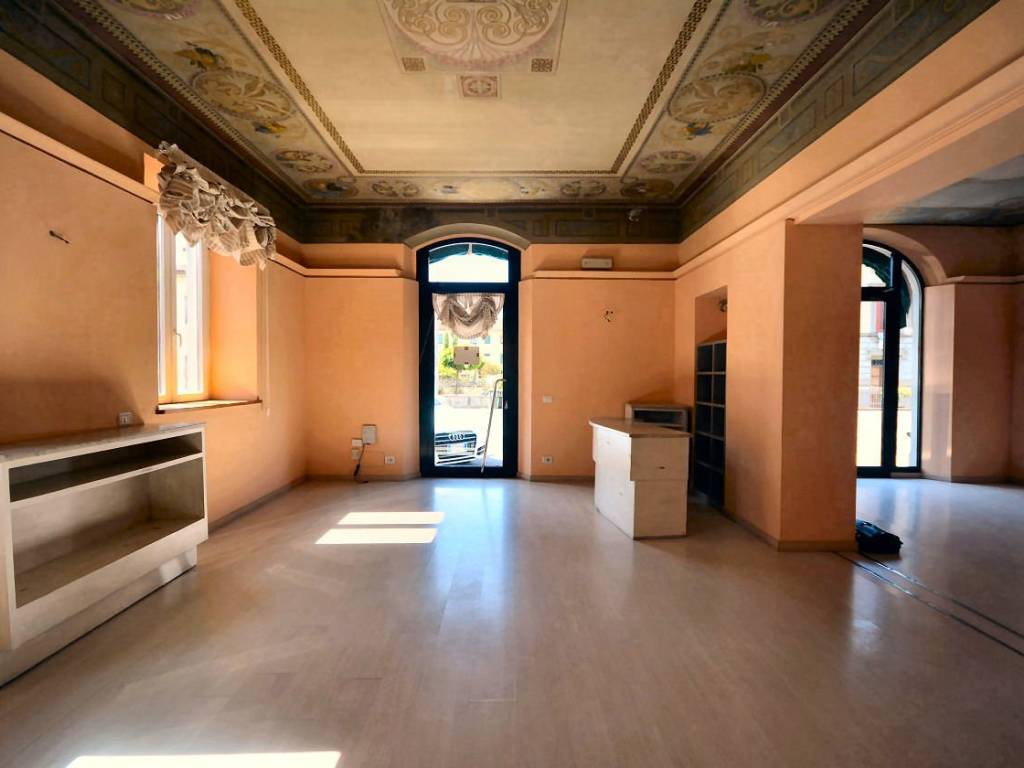 Locale commerciale viale puccini, sant'anna, lucca