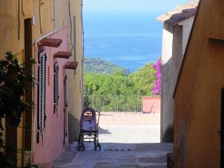 la piazzetta con terrazza