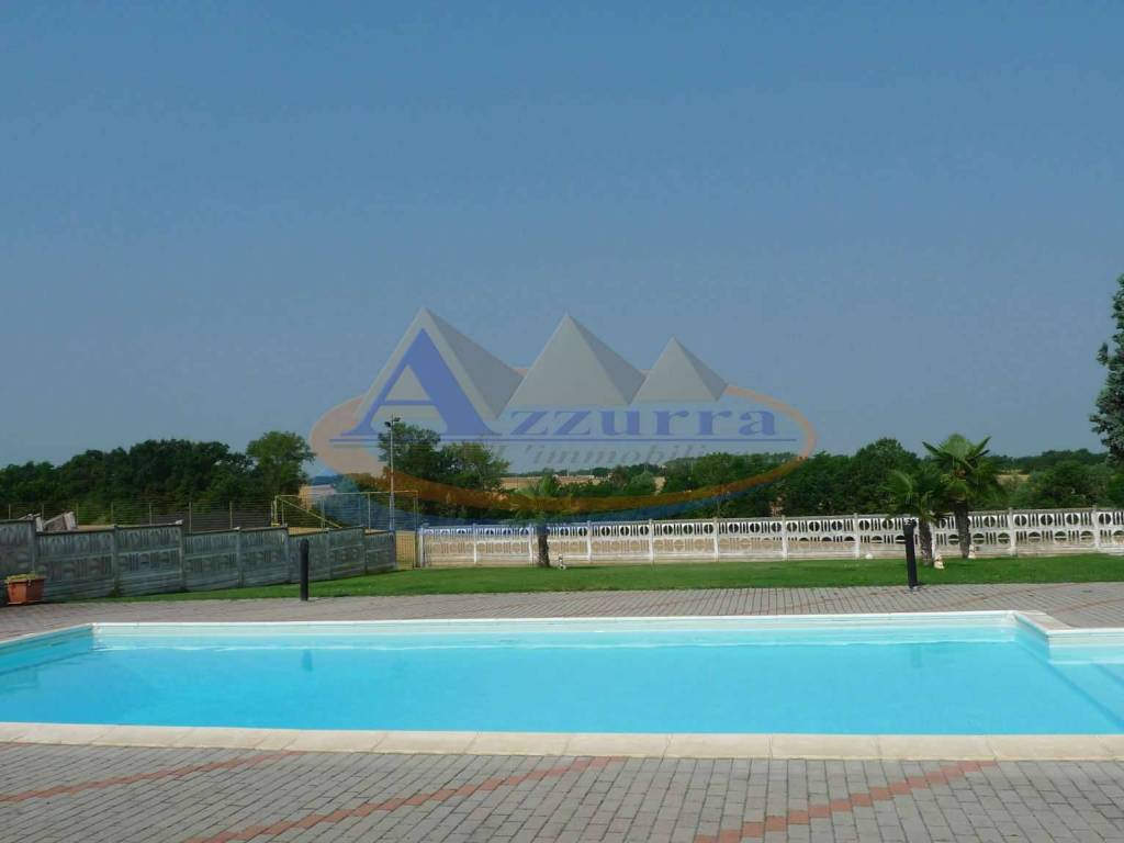 19 - Piscina