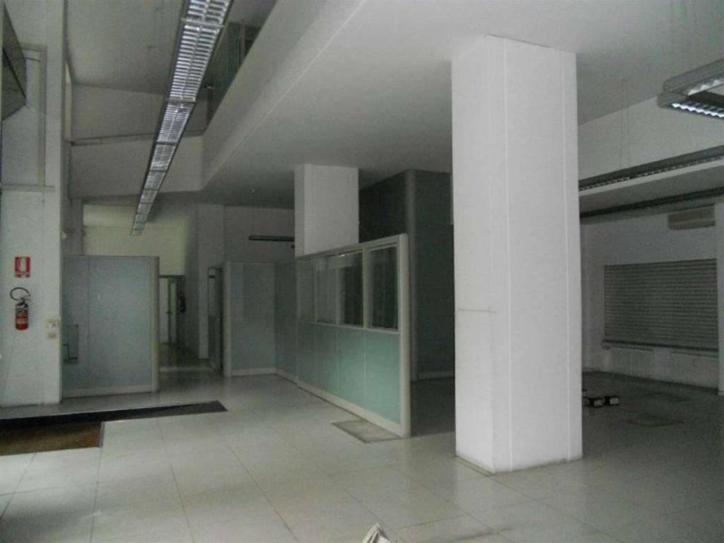 Locale commerciale via xii ottobre 190, centro città, genova