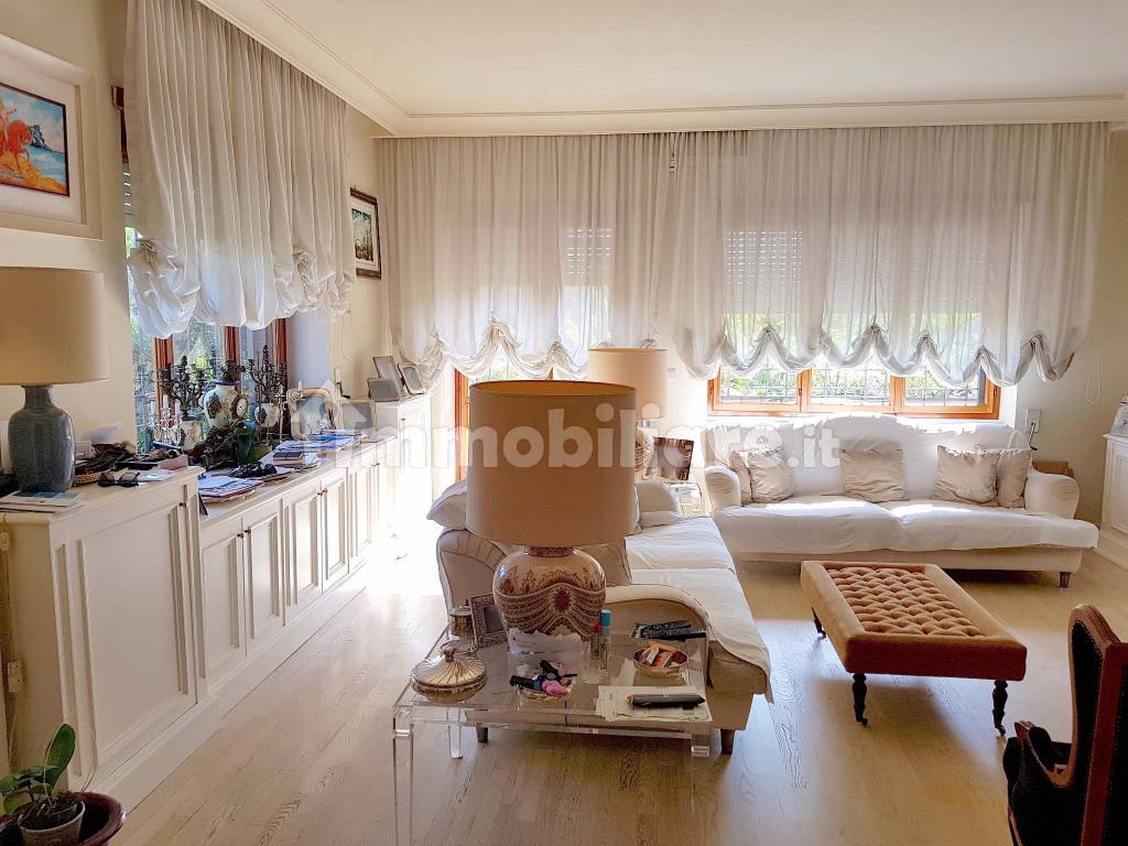 Vendita Villa Bifamiliare In Via Ernesto Basile Roma Ottimo Stato 