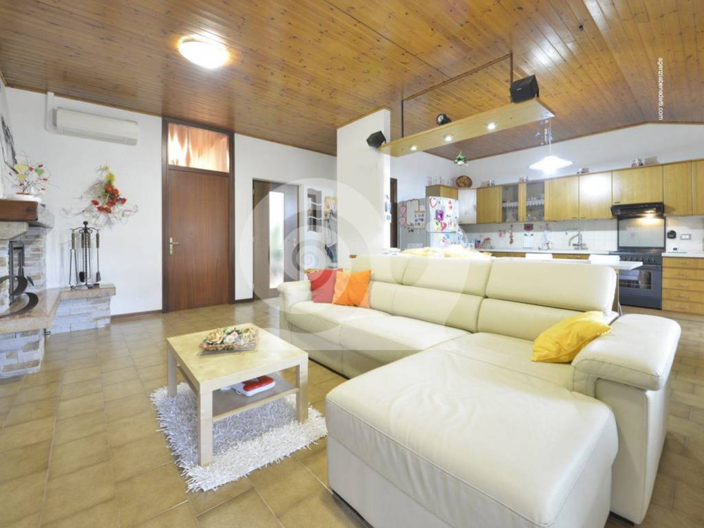 vendita-appartamento-gemona-del-friuli-quadrilocale-in-via-cjamparis
