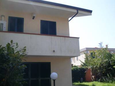 Affitto Villa a schiera in via delle Meduse Capaccio Paestum. Buono stato,  con balcone, 95 m², rif. 65133074