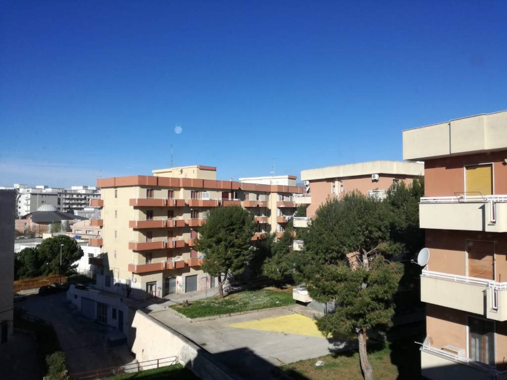 View of MAA Energy Park Apartments - ApartmentHomeLiving.com