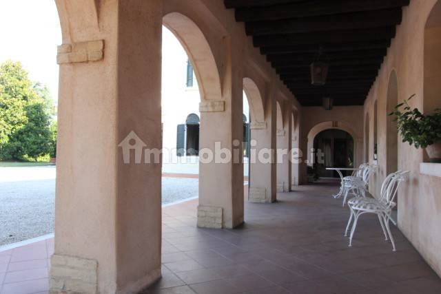 portico