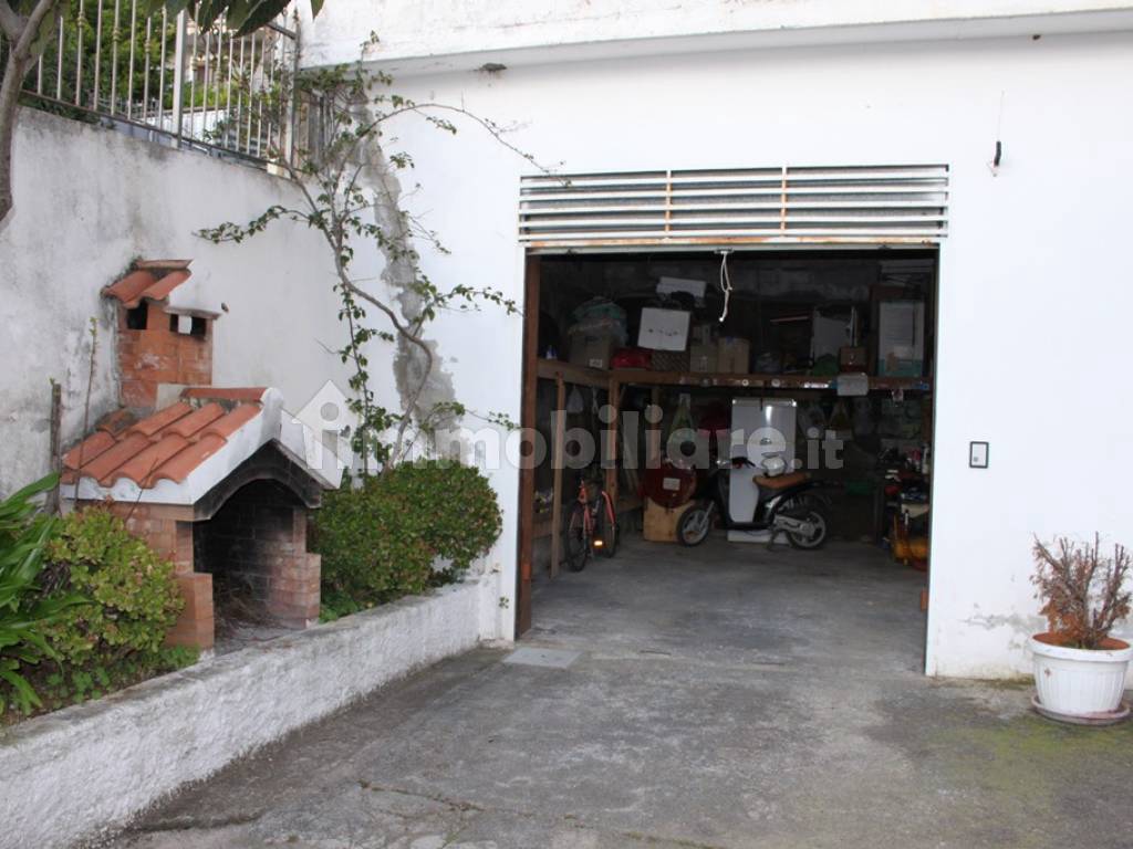 garage con corte esterna