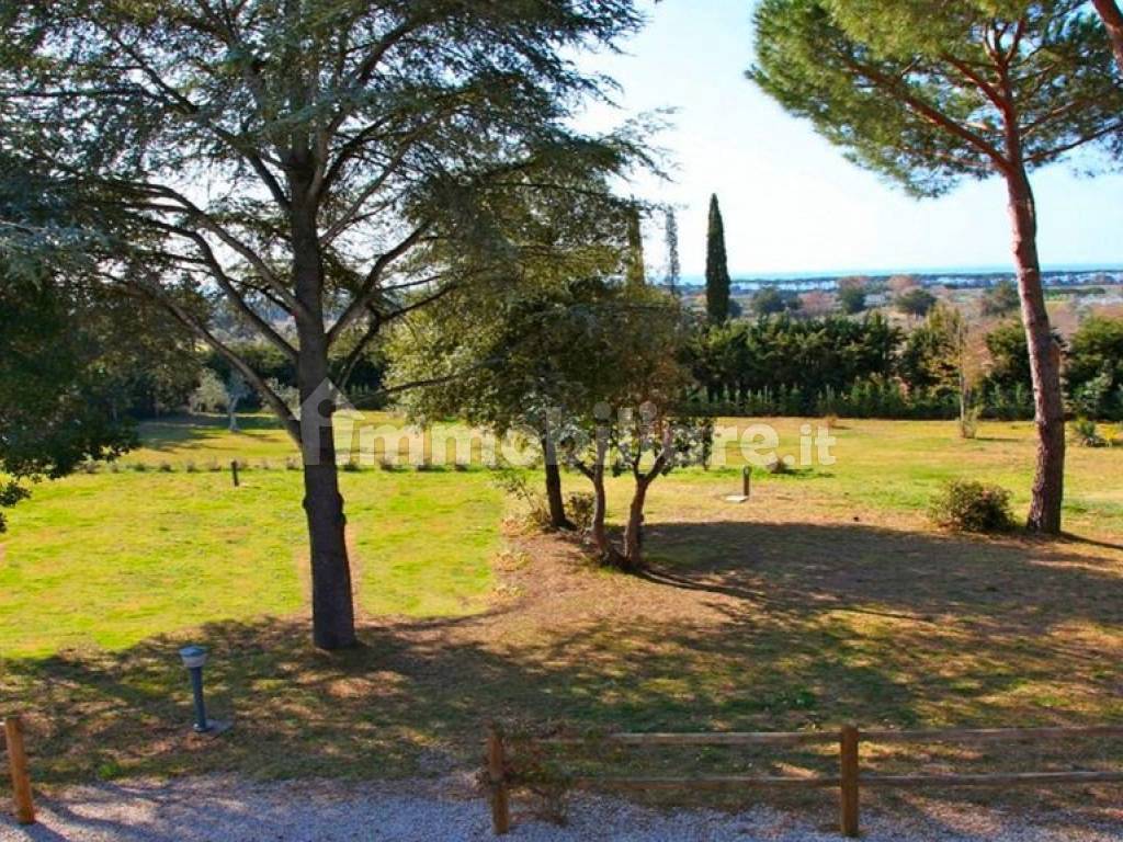 parco comune con vista mare